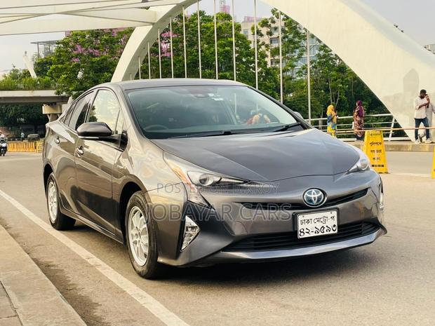 New Toyota Prius 4dr Hatchback (1.8L 4cyl gas/electric hybrid CVT) 2016