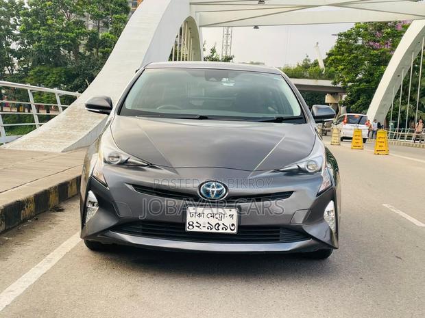 New Toyota Prius 4dr Hatchback (1.8L 4cyl gas/electric hybrid CVT) 2016