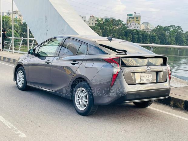 New Toyota Prius 4dr Hatchback (1.8L 4cyl gas/electric hybrid CVT) 2016