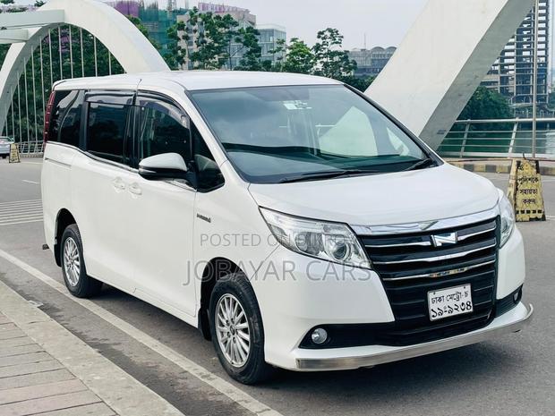 New Toyota Noah 1.8 FWD Hybrid (7 seater) 2015 Pearl