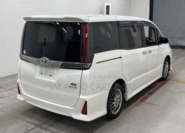 Toyota Noah 2021 Pearl