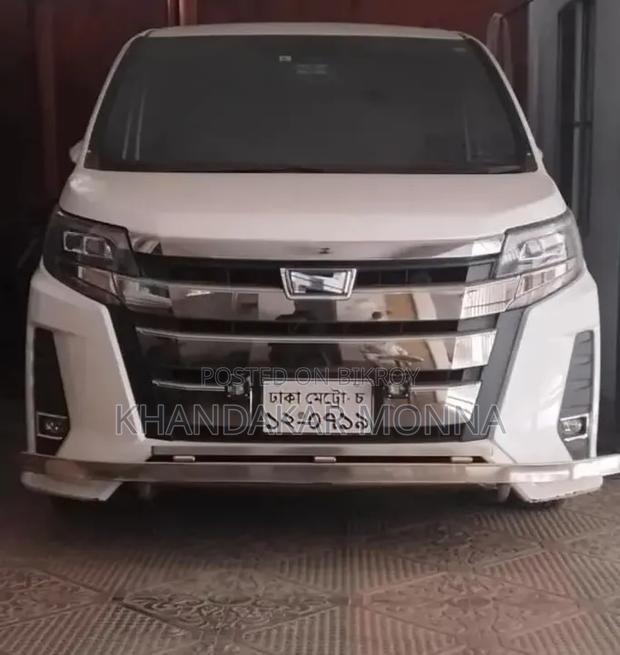 Toyota Noah 1.8 FWD Hybrid (7 seater) 2017 Pearl