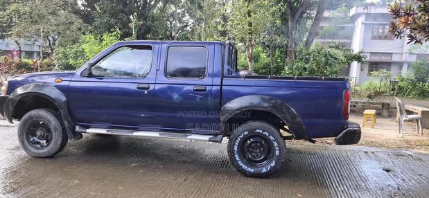 Nissan Pick-Up 2006 Blue