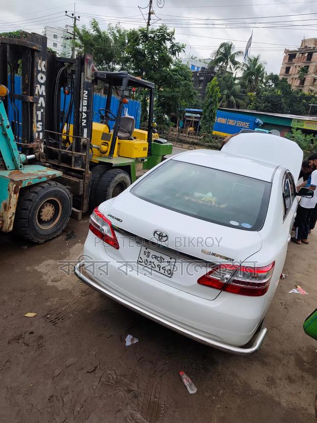 Toyota Premio 2012 White
