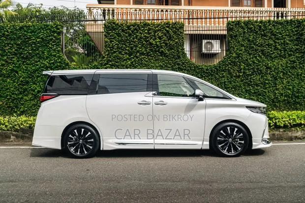 Toyota Alphard 2.5 Hybrid AWD 2023 Off white