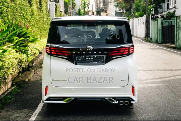 Toyota Alphard 2.5 Hybrid AWD 2023 Off white