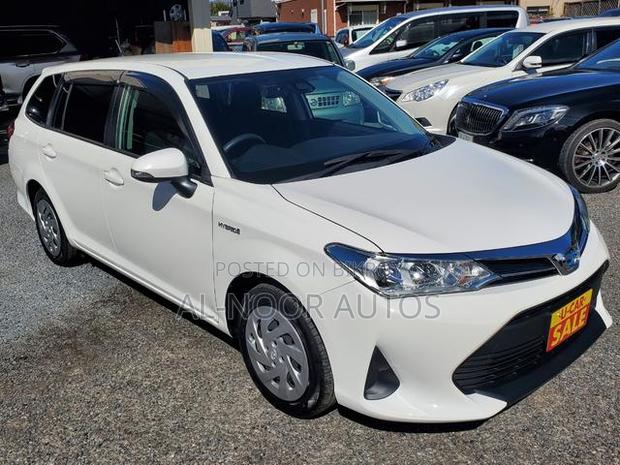 Toyota Corolla Fielder 1.5 Hybrid FWD 2021 White