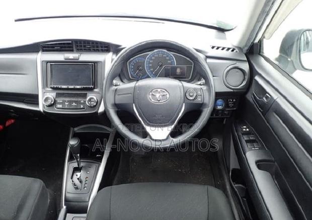 Toyota Corolla Fielder 1.5 Hybrid FWD 2021 White