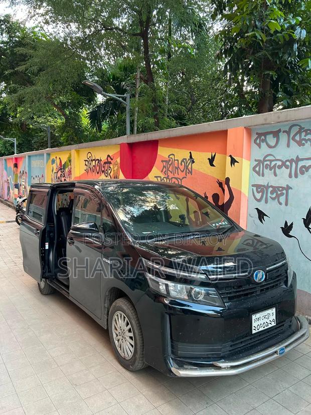 Toyota Voxy Hybrid X 2WD 7-Seater 2016 Black