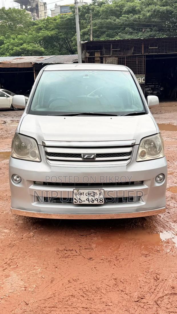 Toyota Noah 2003 Silver