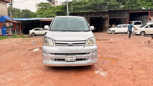 Toyota Noah 2003 Silver