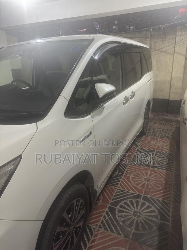 Toyota Esquire 2.0 AWD (7 seater) 2020 Pearl