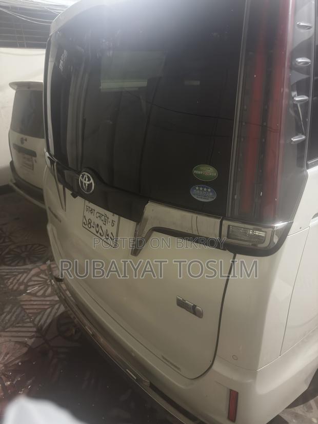 Toyota Esquire 2.0 AWD (7 seater) 2020 Pearl