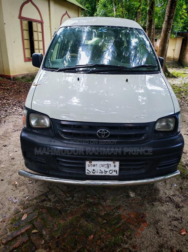 Toyota Noah 2.0 FWD (8 Seater) 2005 White
