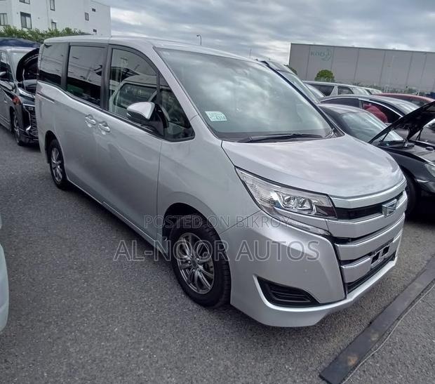 Toyota Noah 1.8 FWD Hybrid (7 seater) 2021 Silver