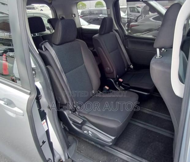 Toyota Noah 1.8 FWD Hybrid (7 seater) 2021 Silver