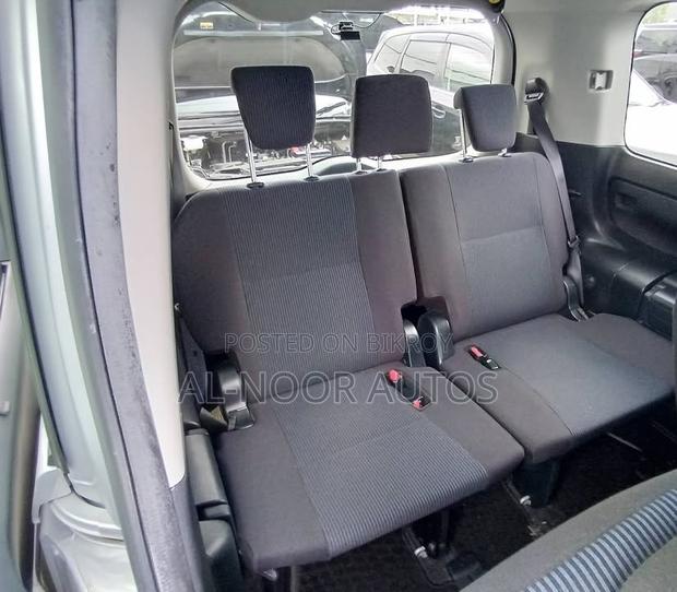 Toyota Noah 1.8 FWD Hybrid (7 seater) 2021 Silver