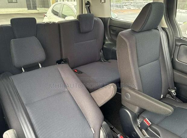 Toyota Noah 1.8 FWD Hybrid (7 seater) 2021 Silver