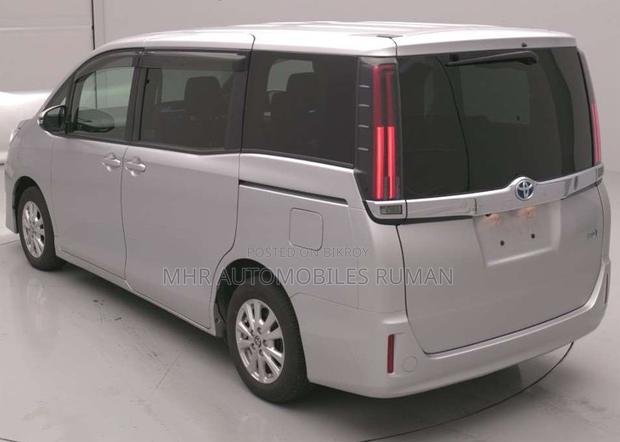 Toyota Noah 1.8 FWD Hybrid (7 seater) 2021 Silver