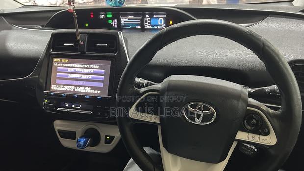 Toyota Prius 4dr Hatchback (1.8L 4cyl gas/electric hybrid CVT) 2016