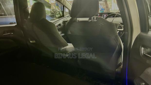 Toyota Prius 4dr Hatchback (1.8L 4cyl gas/electric hybrid CVT) 2016