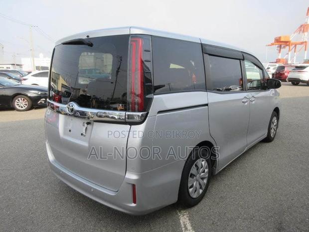 Toyota Noah 2.0 FWD (8 Seater) 2021 Silver