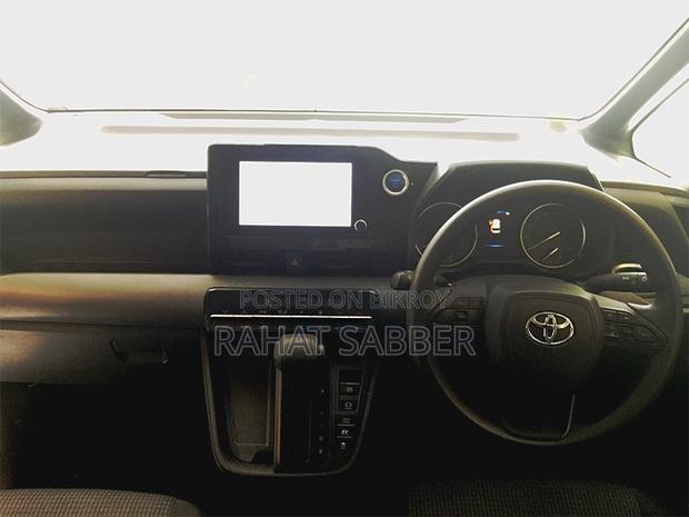 Toyota Noah 2022 Silver
