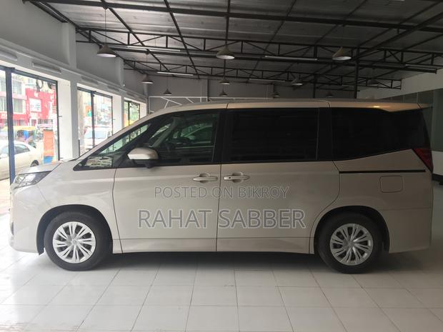 Toyota Noah 2022 Silver
