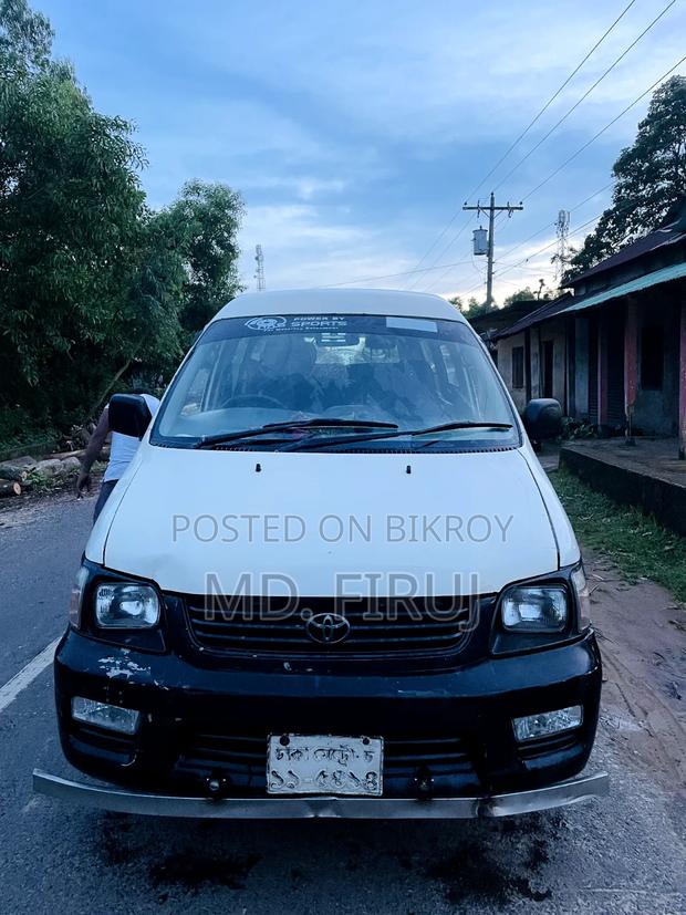 Toyota Noah 2005 White