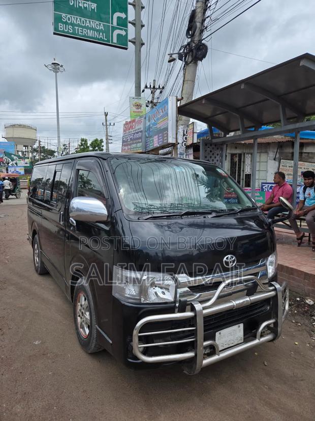 Toyota Grand HiAce 2002 Black