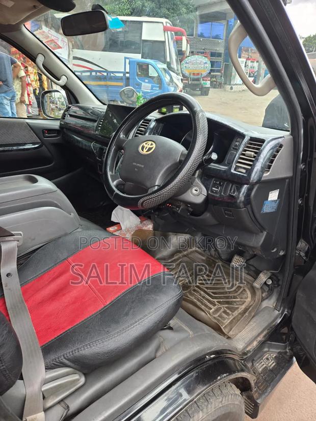 Toyota Grand HiAce 2002 Black