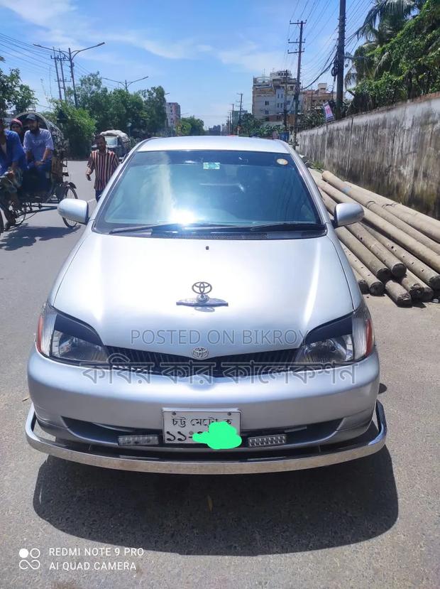 Toyota Platz 2000 Silver