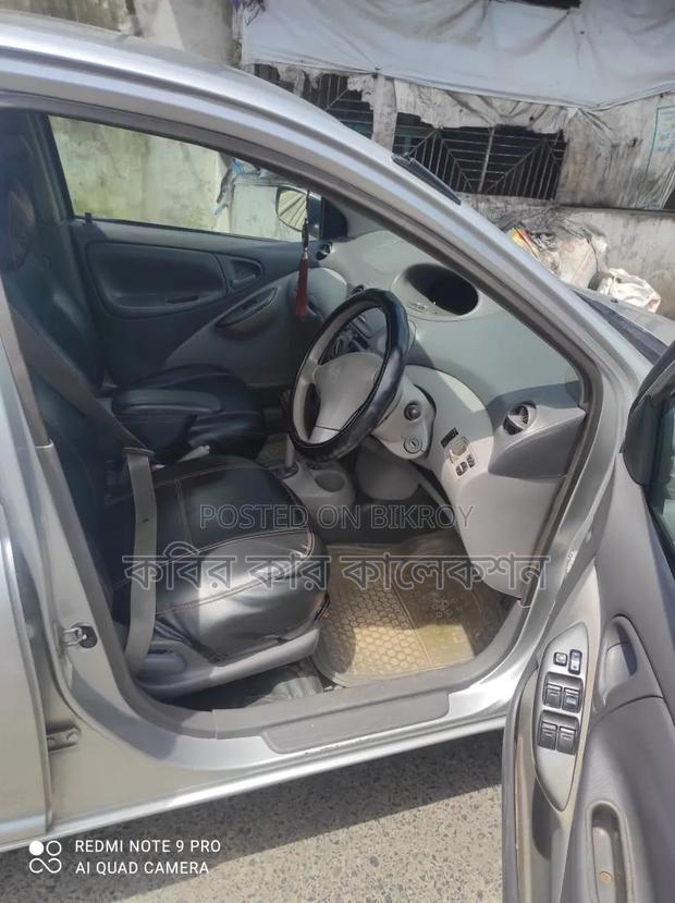 Toyota Platz 2000 Silver