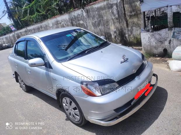 Toyota Platz 2000 Silver