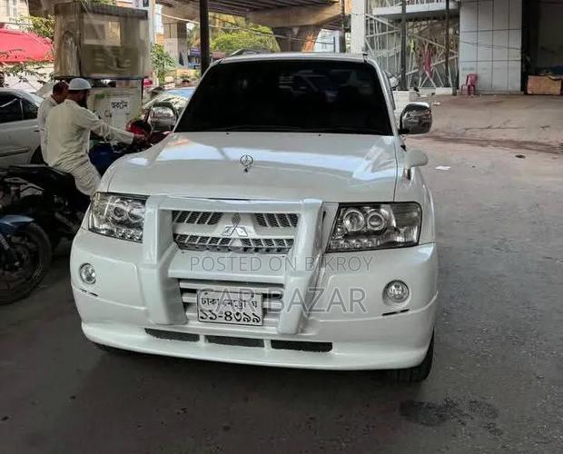 Mitsubishi Pajero Pininfarina 2004 White
