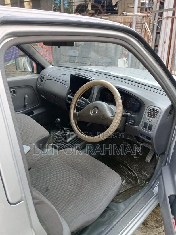 Nissan DoubleCab 2005 Silver