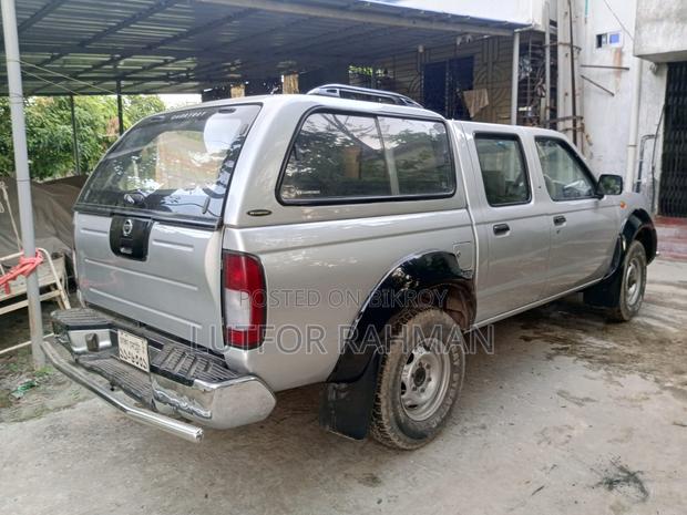Nissan DoubleCab 2005 Silver