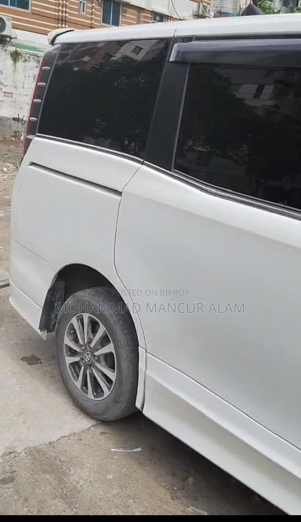 Toyota Esquire 1.8 FWD Hybrid (7 seater) 2019 Pearl