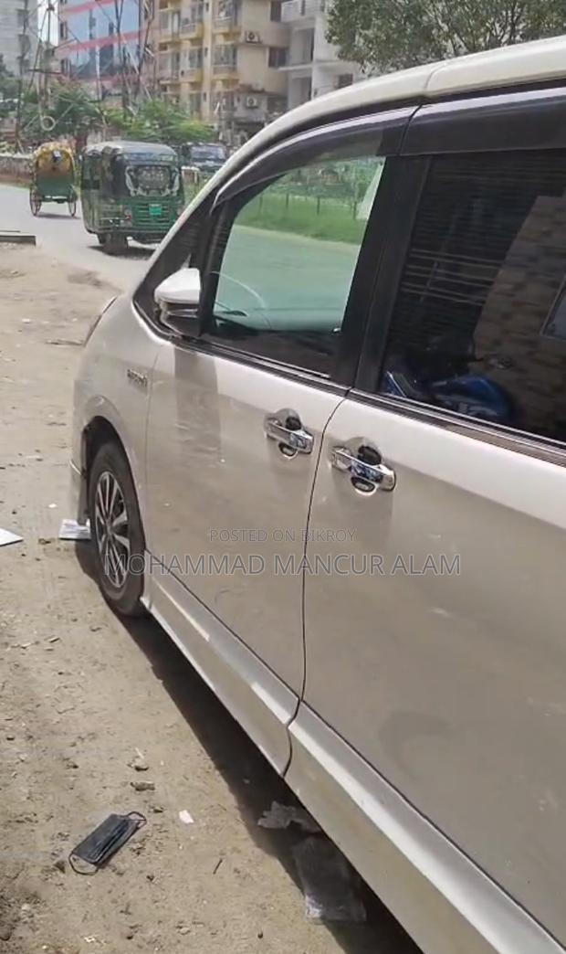 Toyota Esquire 1.8 FWD Hybrid (7 seater) 2019 Pearl