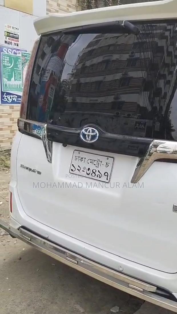 Toyota Esquire 1.8 FWD Hybrid (7 seater) 2019 Pearl
