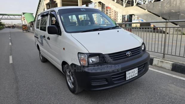 Toyota Noah 2005 White
