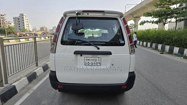 Toyota Noah 2005 White