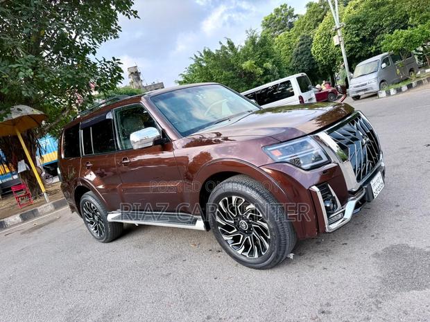 Mitsubishi Pajero 2006 Brown