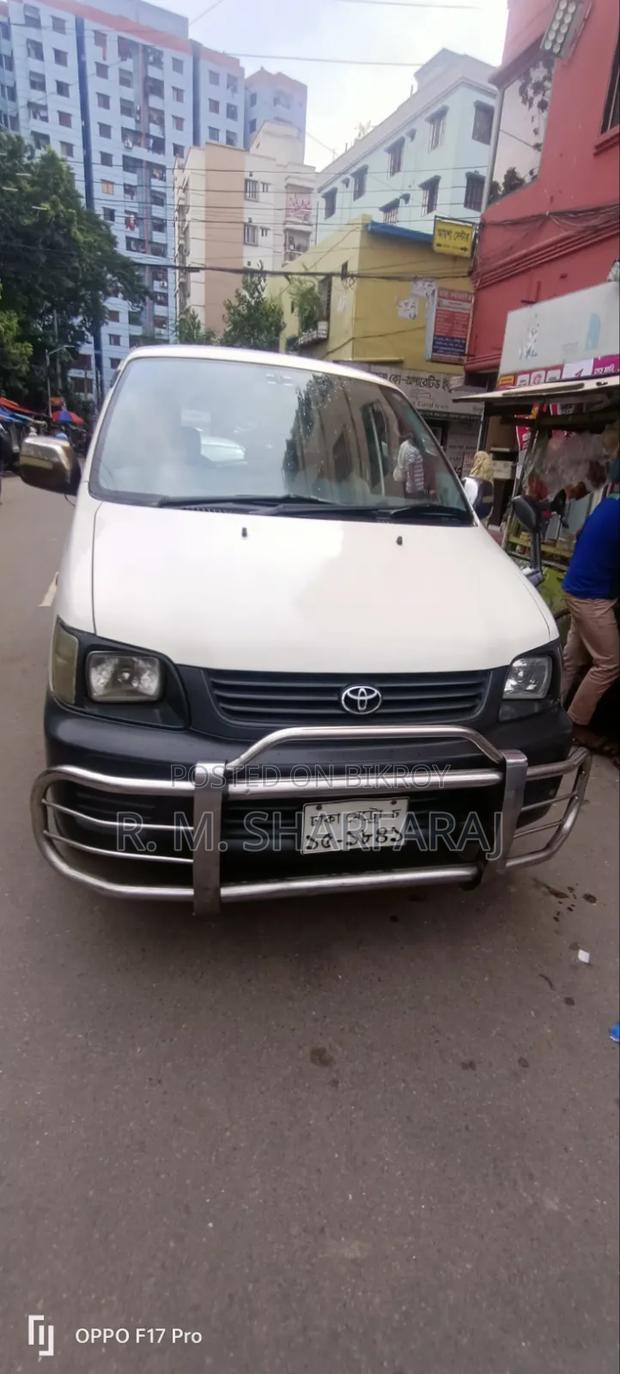 Toyota Noah 2006 White