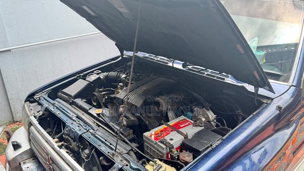 Mitsubishi Pajero GLX Plus 2000 Blue