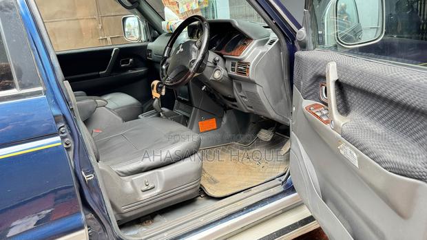 Mitsubishi Pajero GLX Plus 2000 Blue