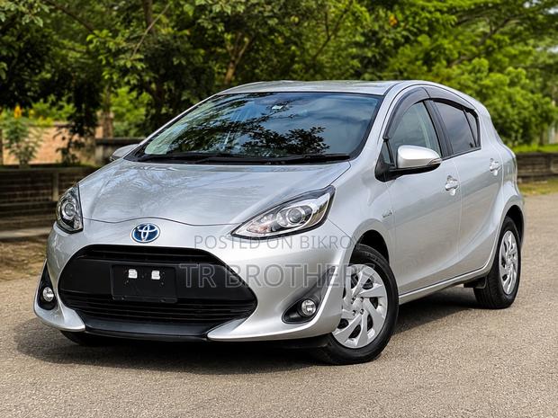 Toyota Aqua 2018 Silver