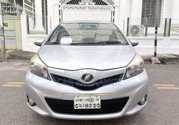 Toyota Vitz 1.3 AWD 5dr 2012 Silver