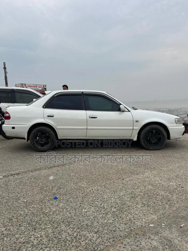 Toyota Corolla 2000 White