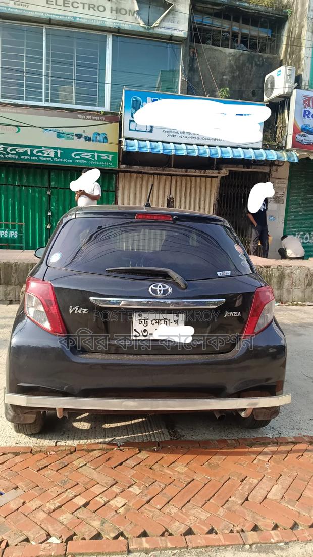 Toyota Vitz 2011 Black